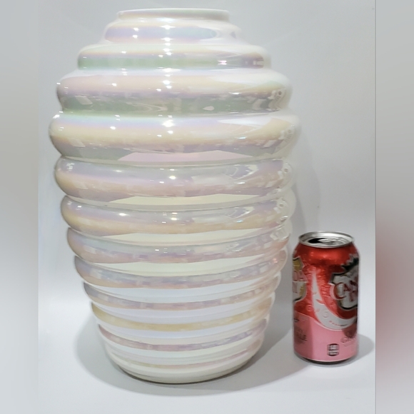 Vntg🤍Large 13" Crisp White Opalescent Irredescent Blown Beehive Glass Vase - Picture 2 of 15